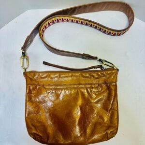Hobo International Tan Taupe Leather Crossbody Bag Guitar strap Vintage